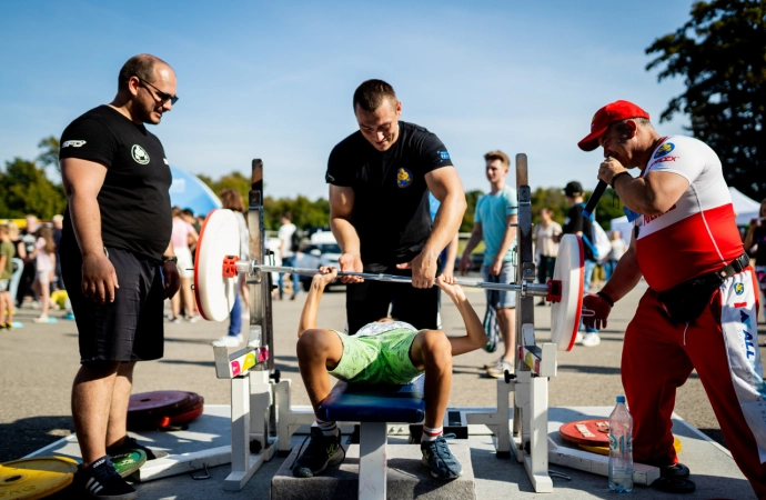 {To szansa na bezpłatne treningi i spotkania ze sportowcami.}